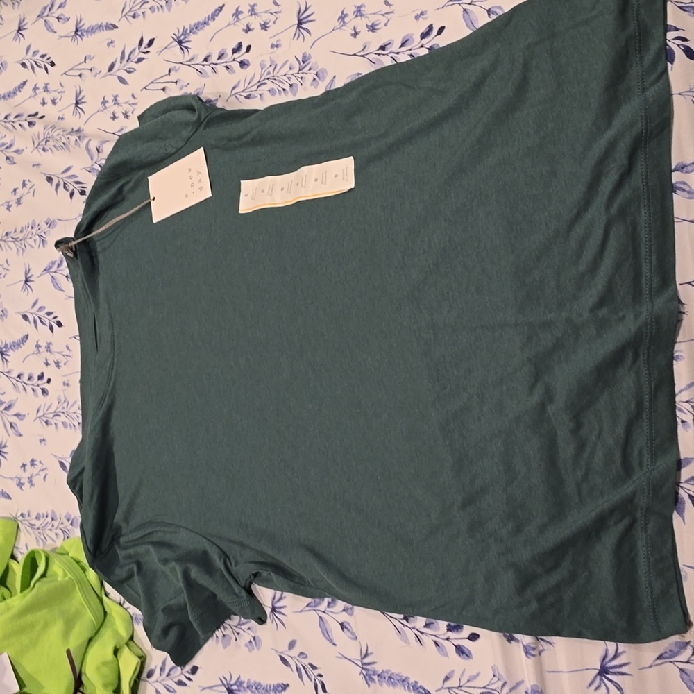 ❤️5/$25 New green tshirt